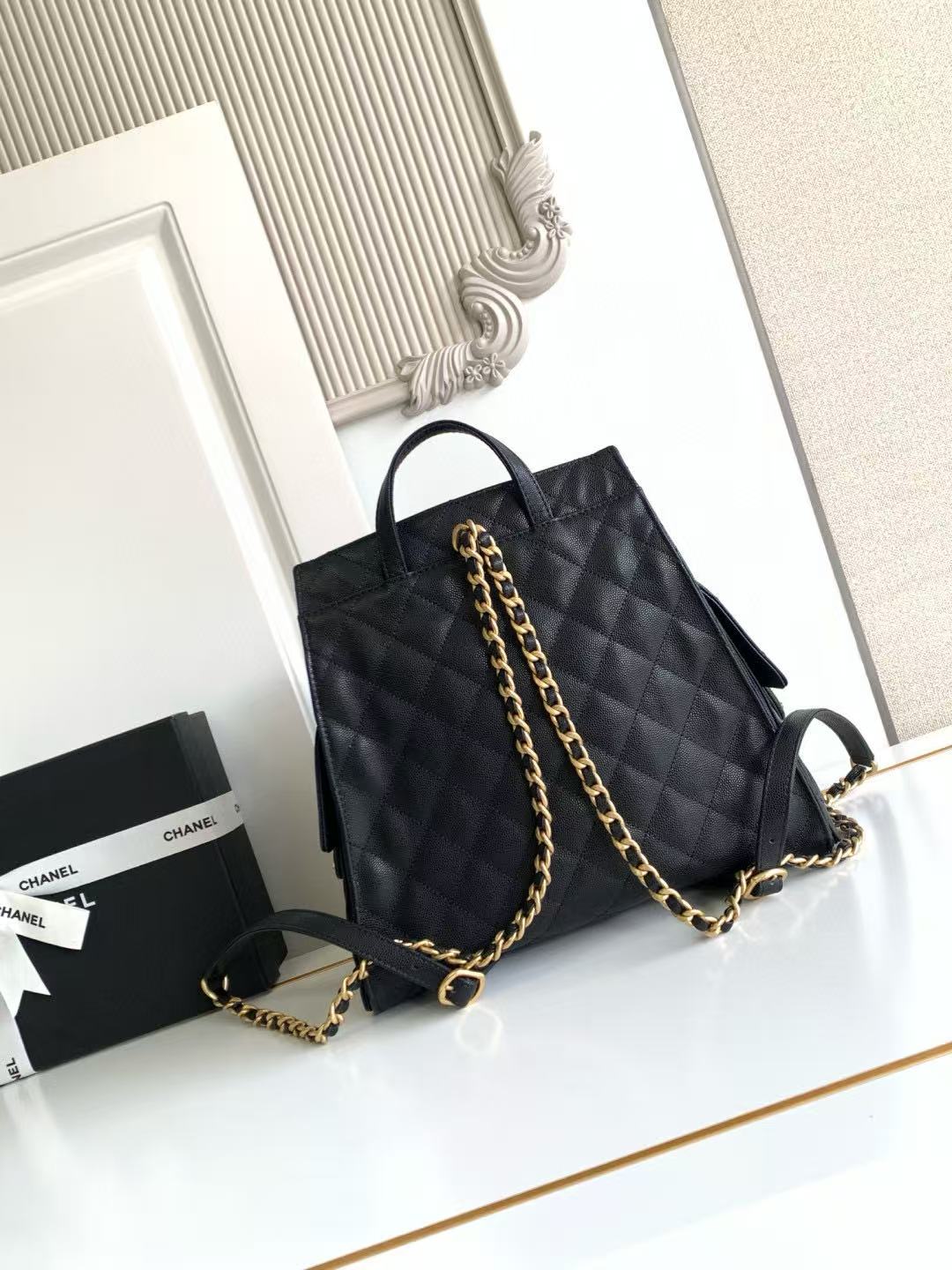 CC 25B Medium Backpack With Chain 23CM Black Caviar Ghw