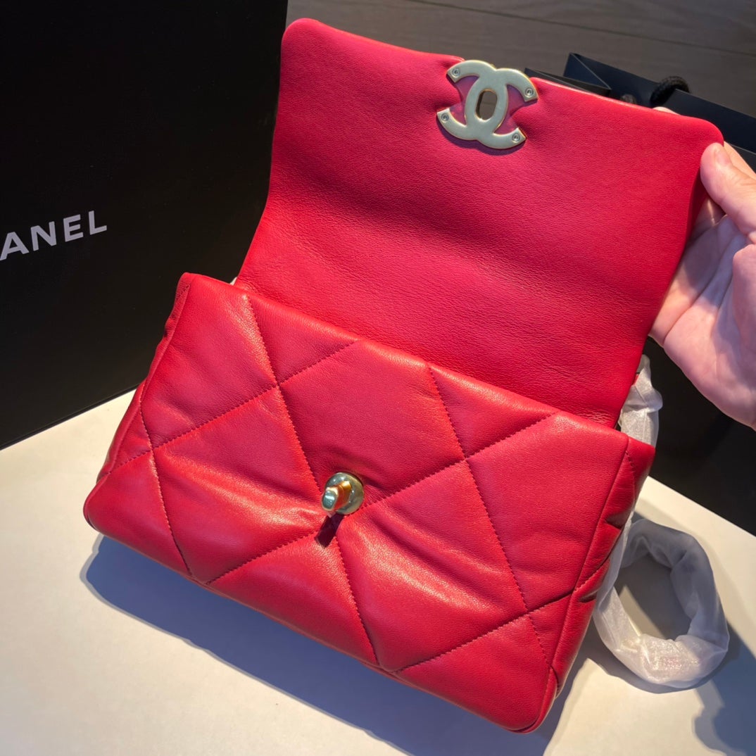 19 Flap Bag 26 Red Goatskin