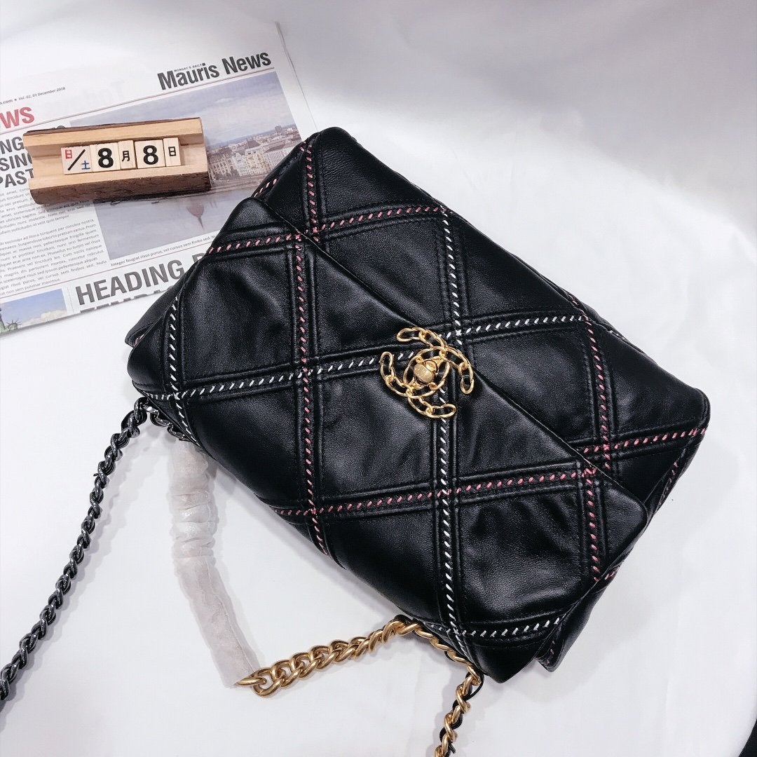 19 Flap Bag 30CM Black Quilted