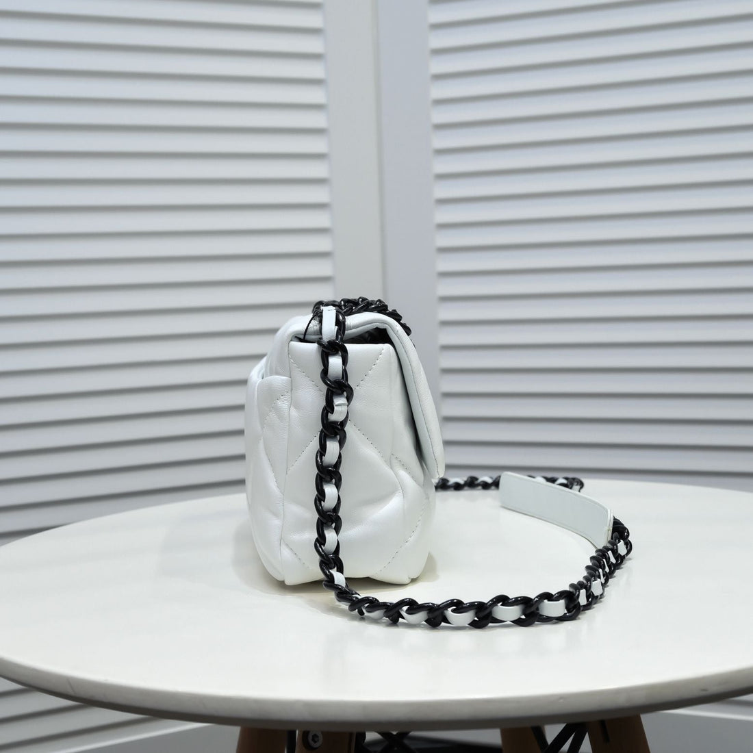 19 Flap Bag 26CM White Black Hardware