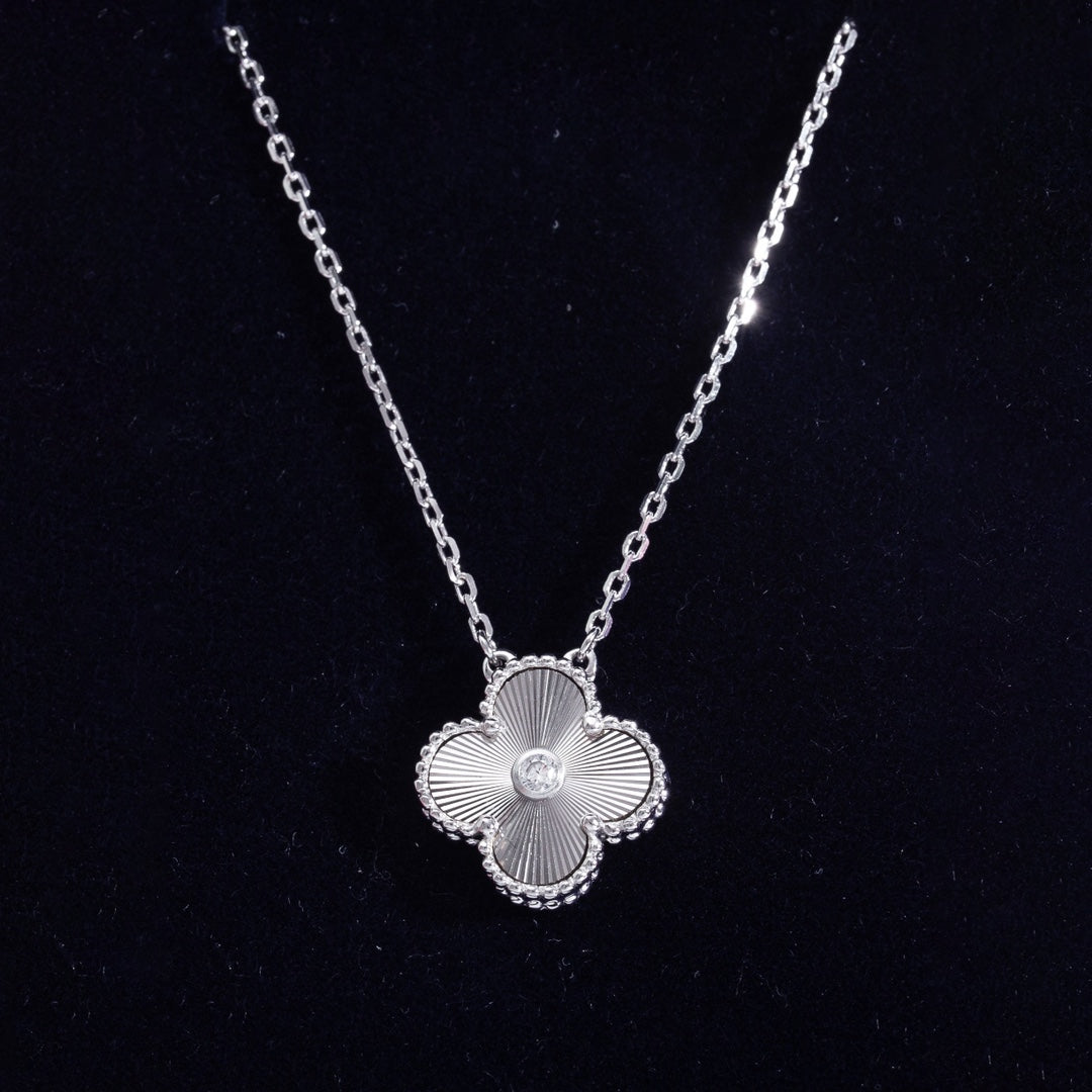 Clover Necklace Silver