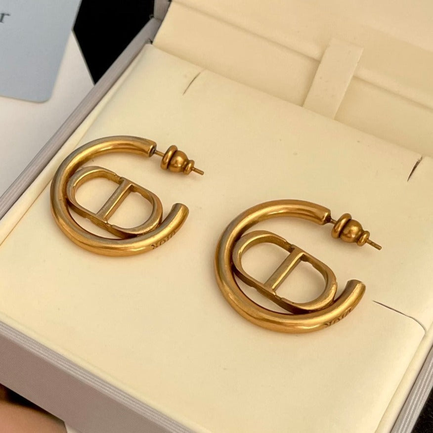 30 Montaigne Hoop Earrings Antique Gold