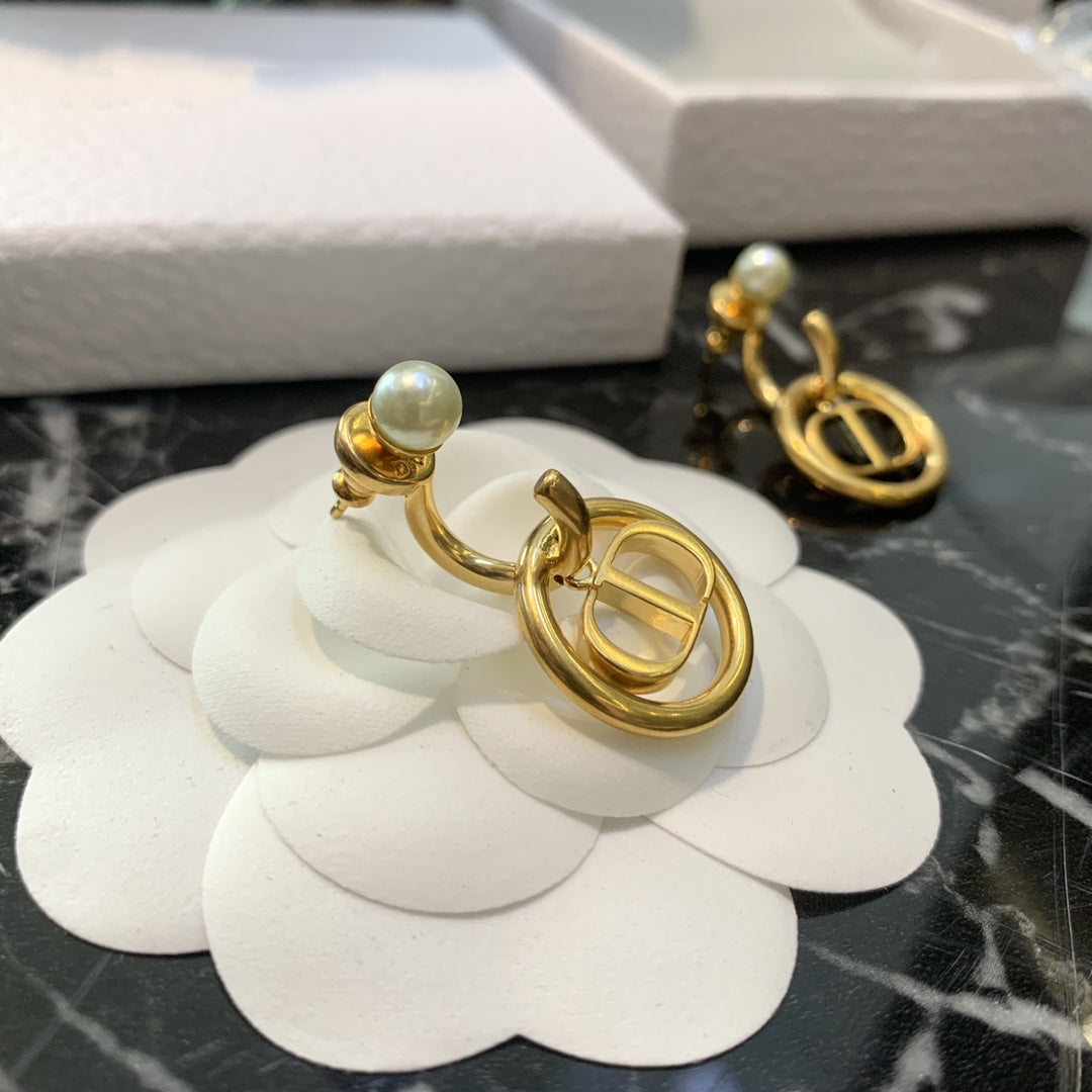 30 Montaigne Earrings Mop Gold