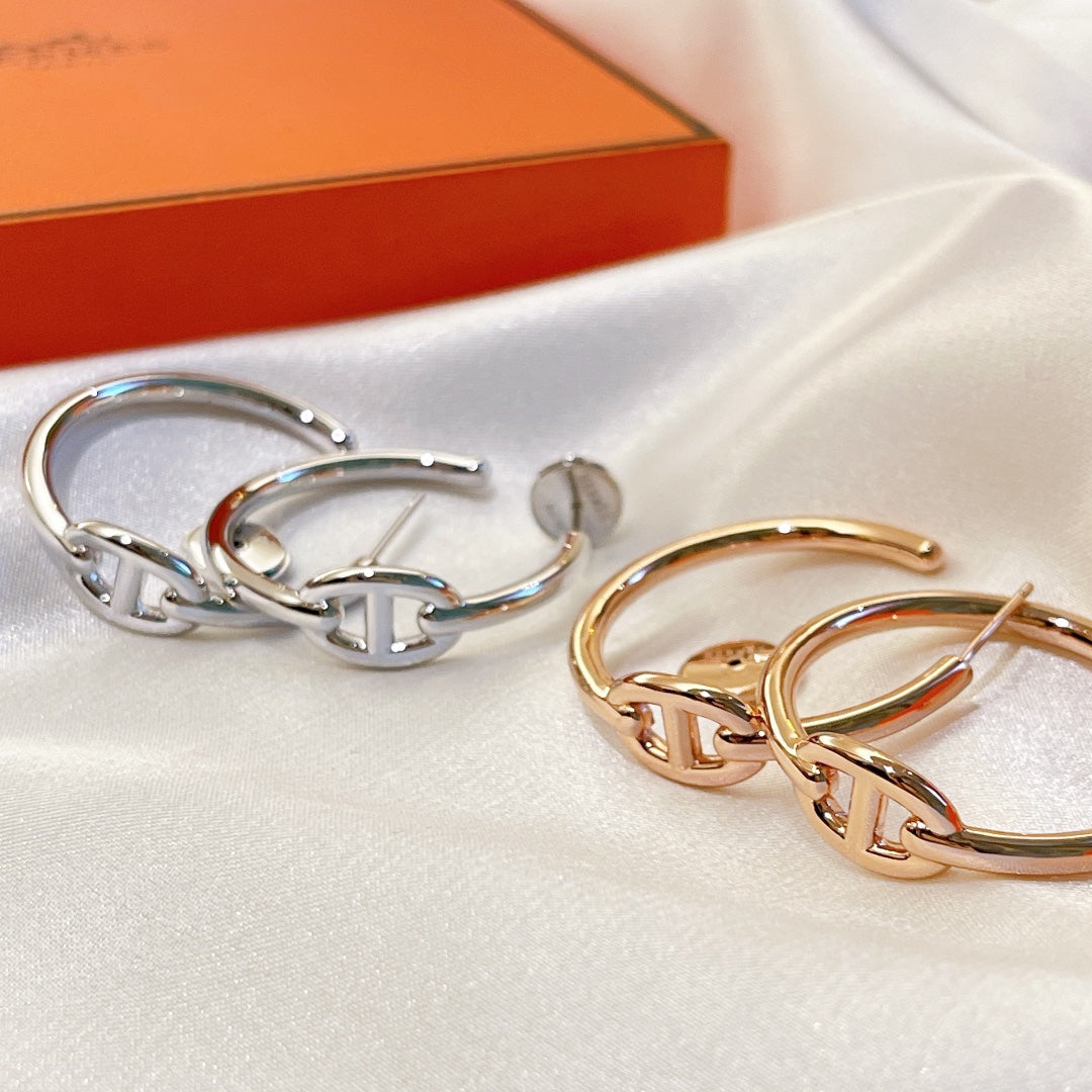 Enchaine Hoop Earrings