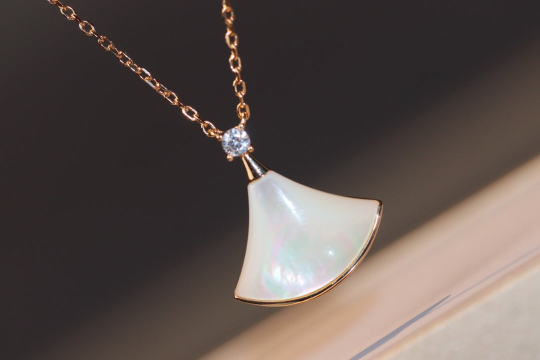 Dream Necklace White Mop Pink Gold 1 Diamond