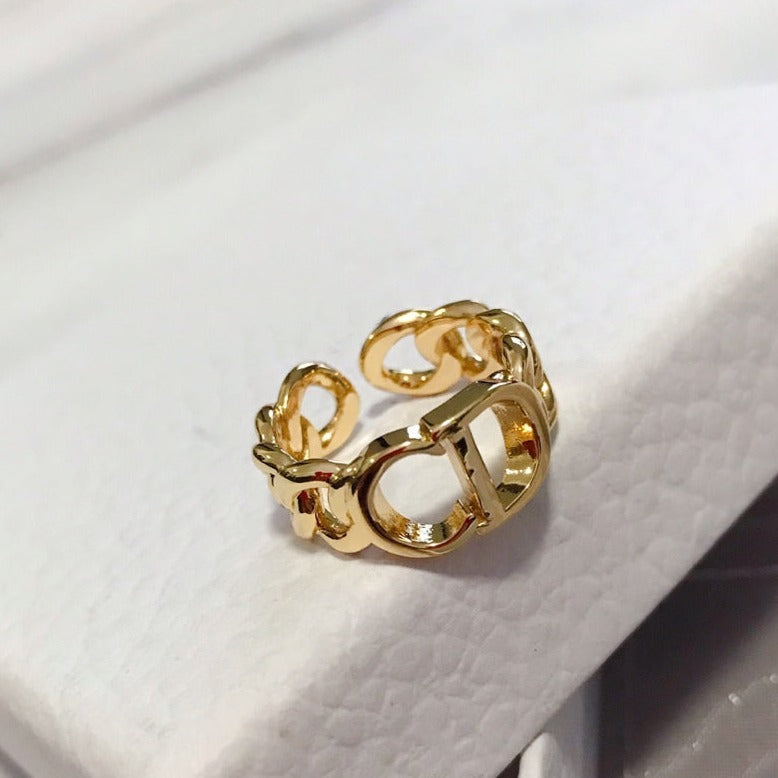 CD 30 Montaigne Open Ring