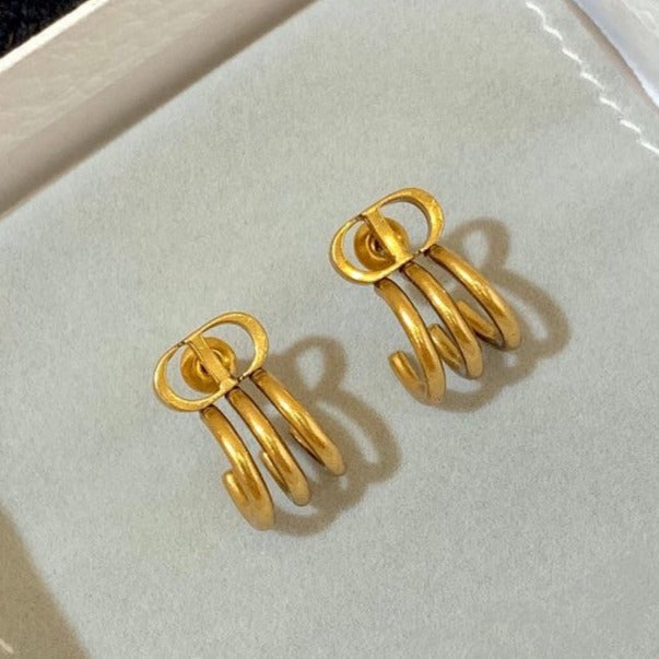 30 Montaigne Earrings Antique Gold