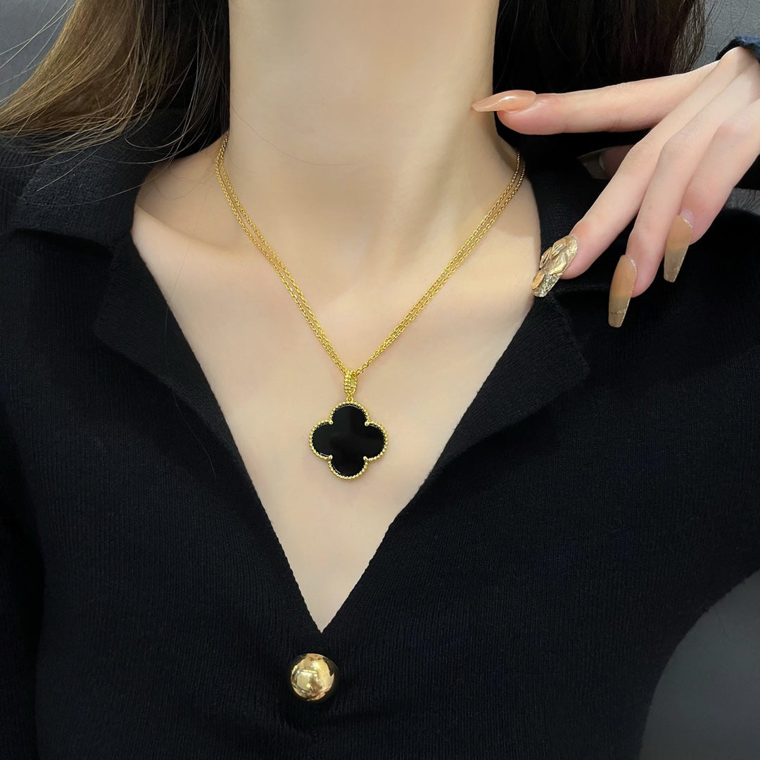 Clover Necklace Gold Onyx