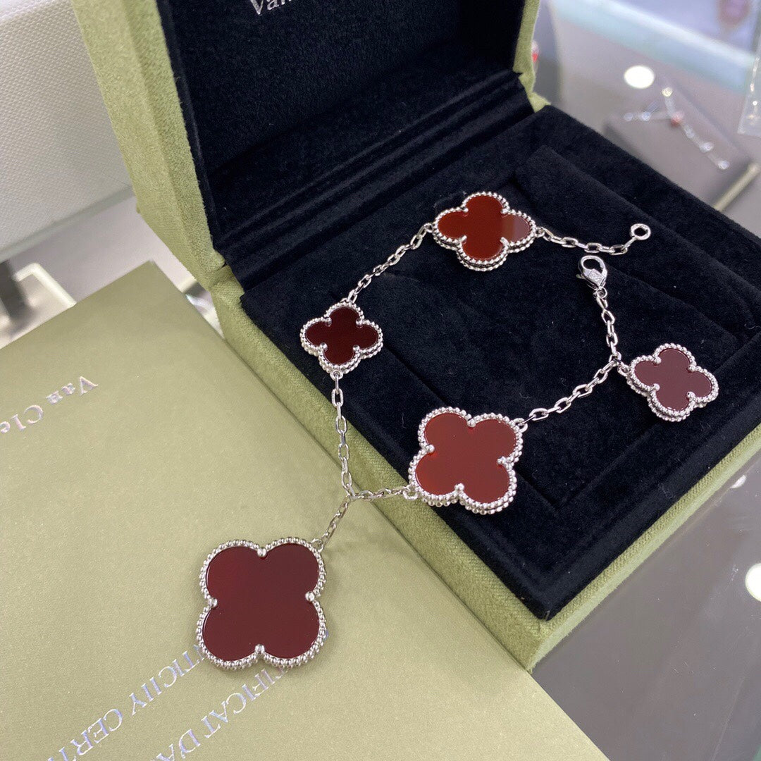 Clover 5 Motifs Sivler Carnelian Bracelet