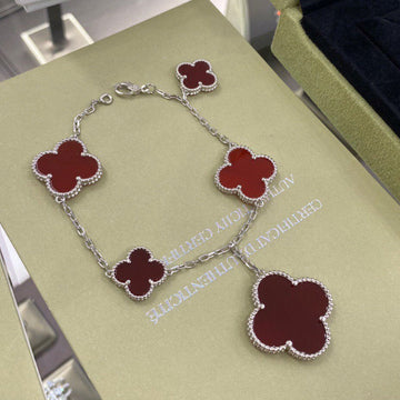 Clover 5 Motifs Sivler Carnelian Bracelet