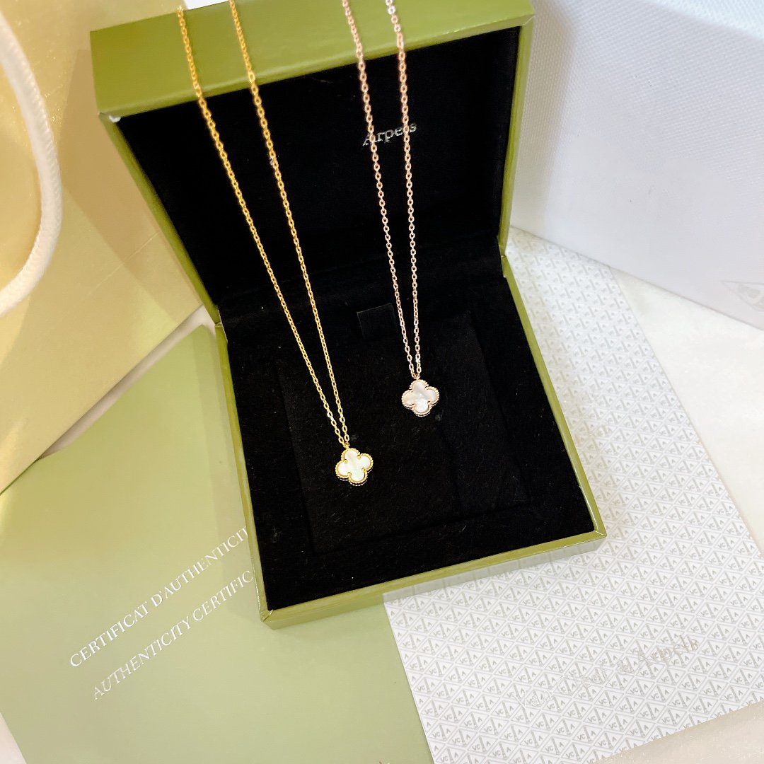 Clover Pedant Mini Mop Necklace