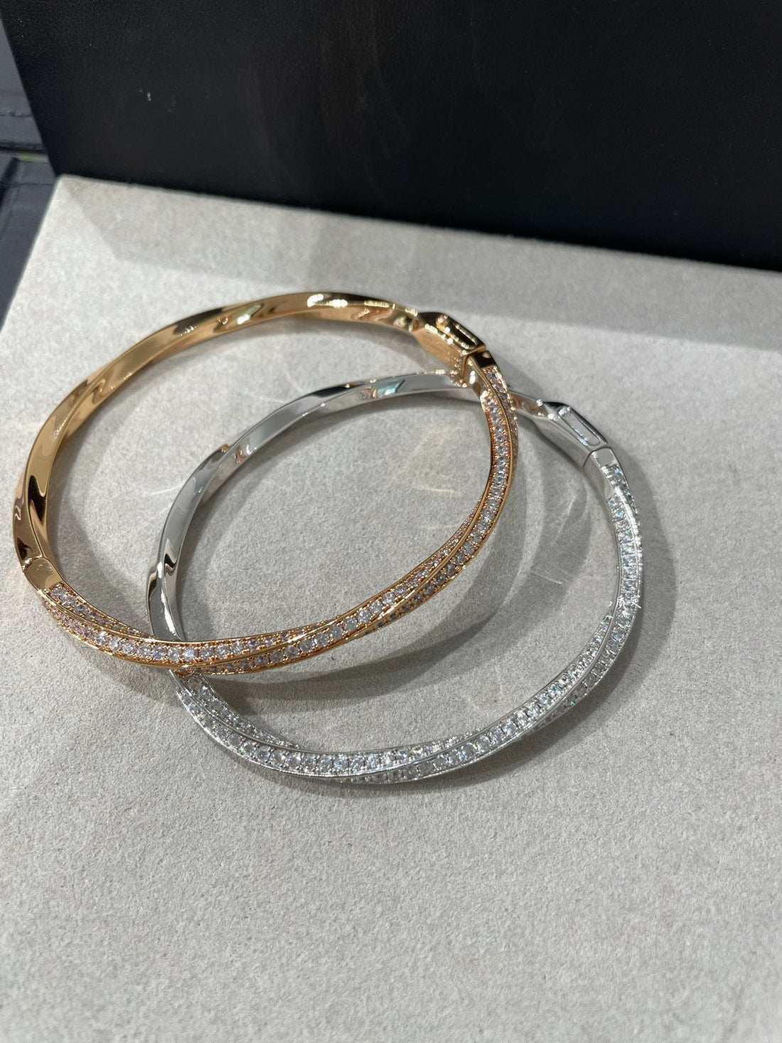 Gra Spiral Diamond Paved Bracelet