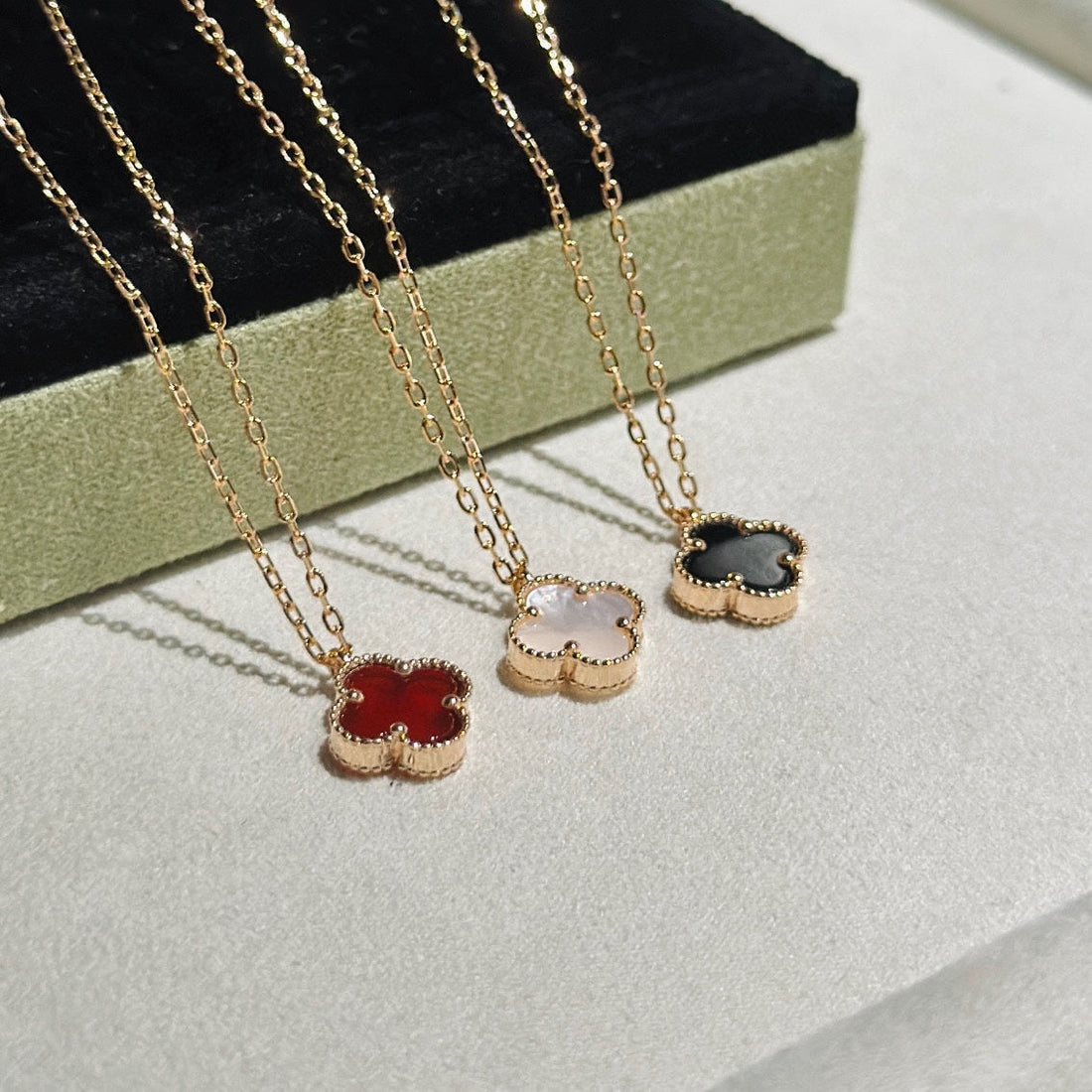 Clover Mini Pink Gold Necklace