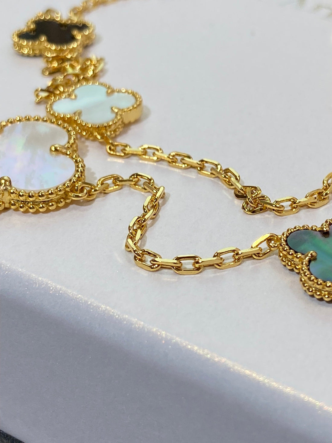Clover Onyx Mop 16 Motif Gold 130CM Necklace
