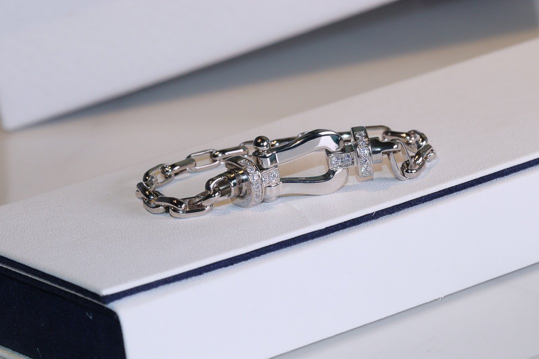 Force 10 Half Diamond Buckle Chain Link Large Model