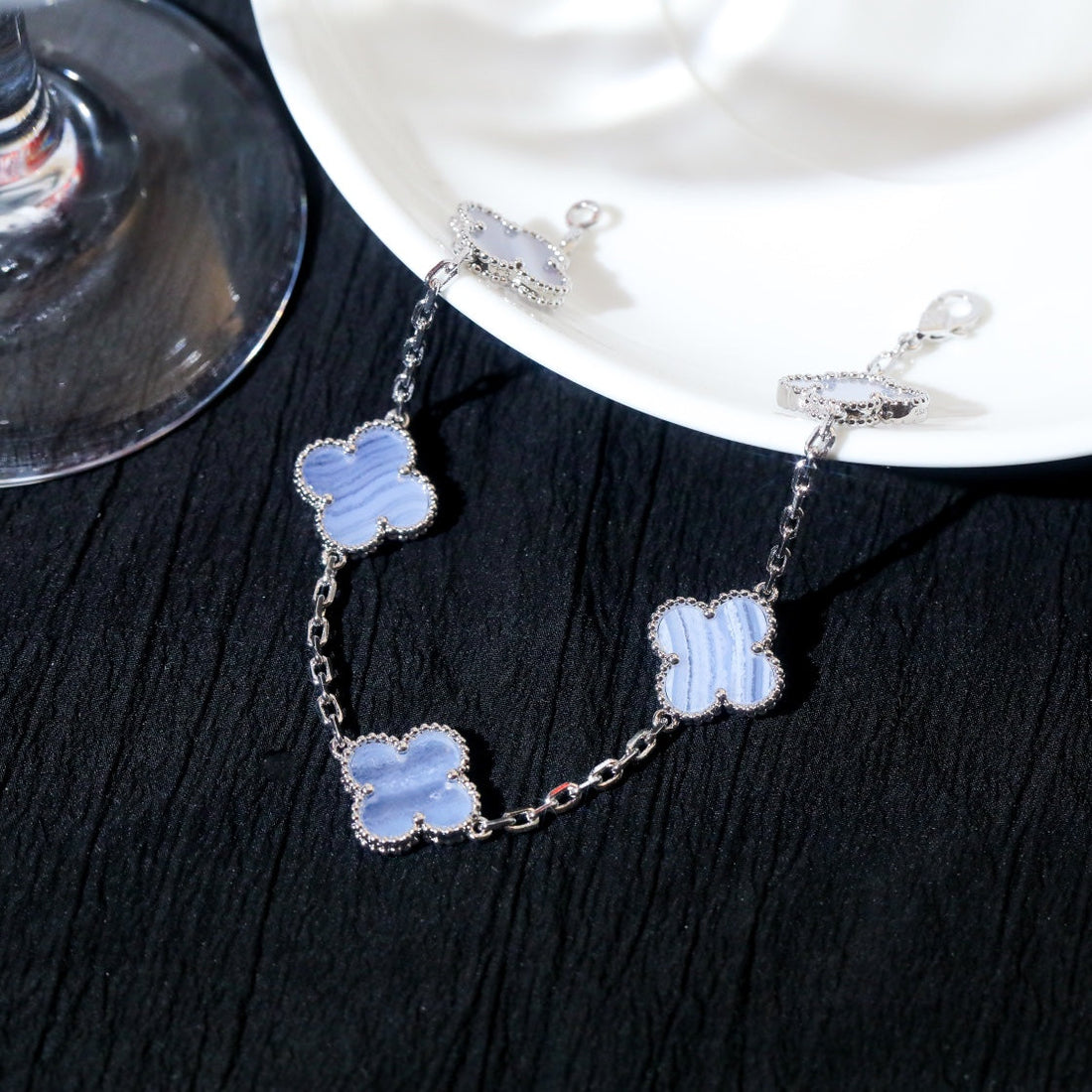 Clover 5 Motif Silver Chalcedony Bracelet