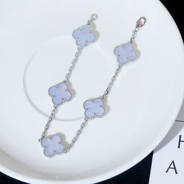Clover 5 Motif Silver Chalcedony Bracelet