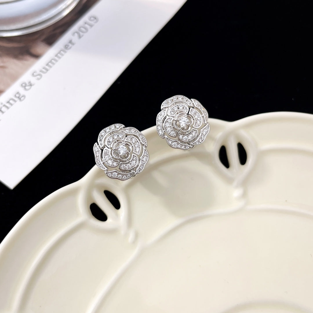 Bouton Camelia Diamond Stud Earrings