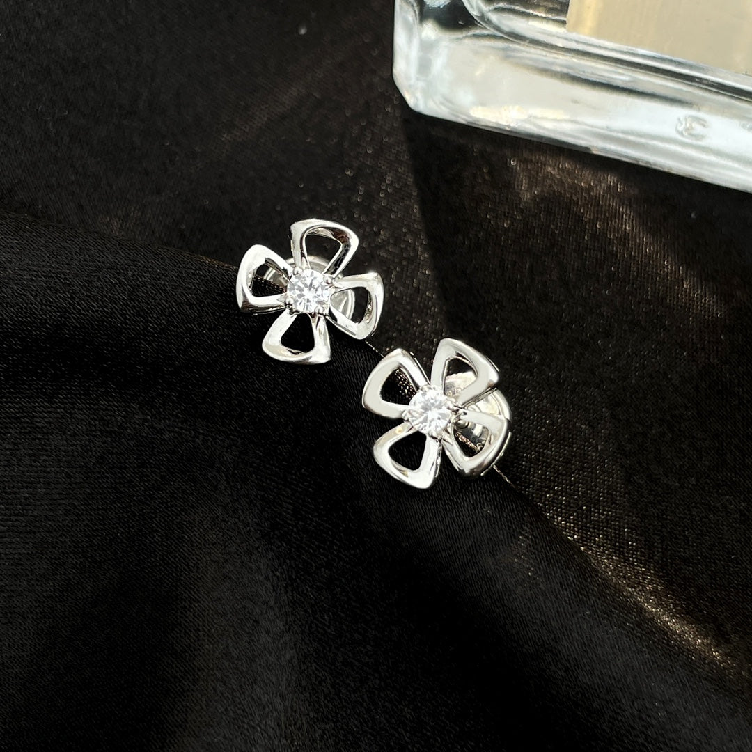 Fiorever Mini Diamond Stud Earrings