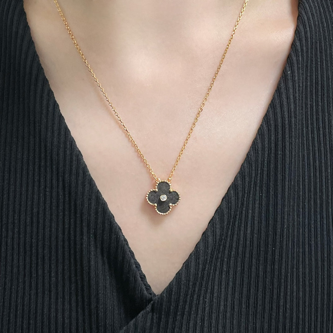 Clover Grey Mop Diamond Pink Gold Necklace