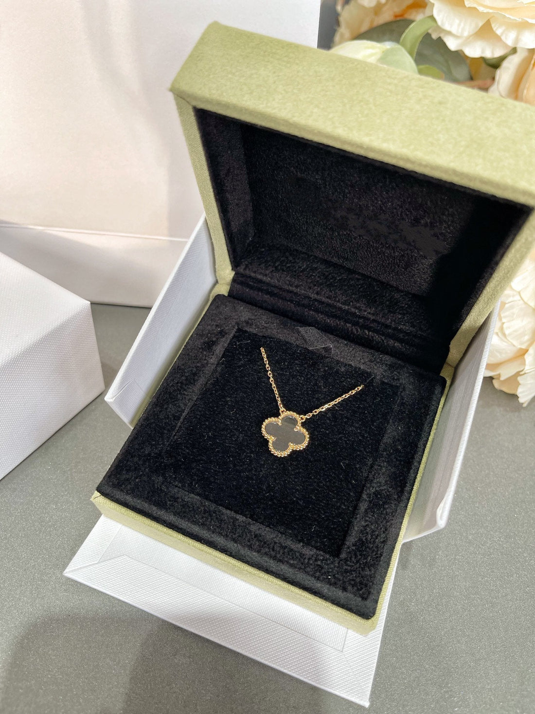 Clover Rock Crystal Pink Gold Necklace