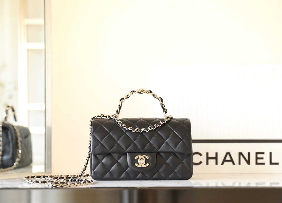 Flap Bag 23 Black Lambskin Gold Hardware Tophand