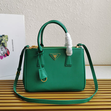 Medium Galleria 28 Green Saffiano Leather