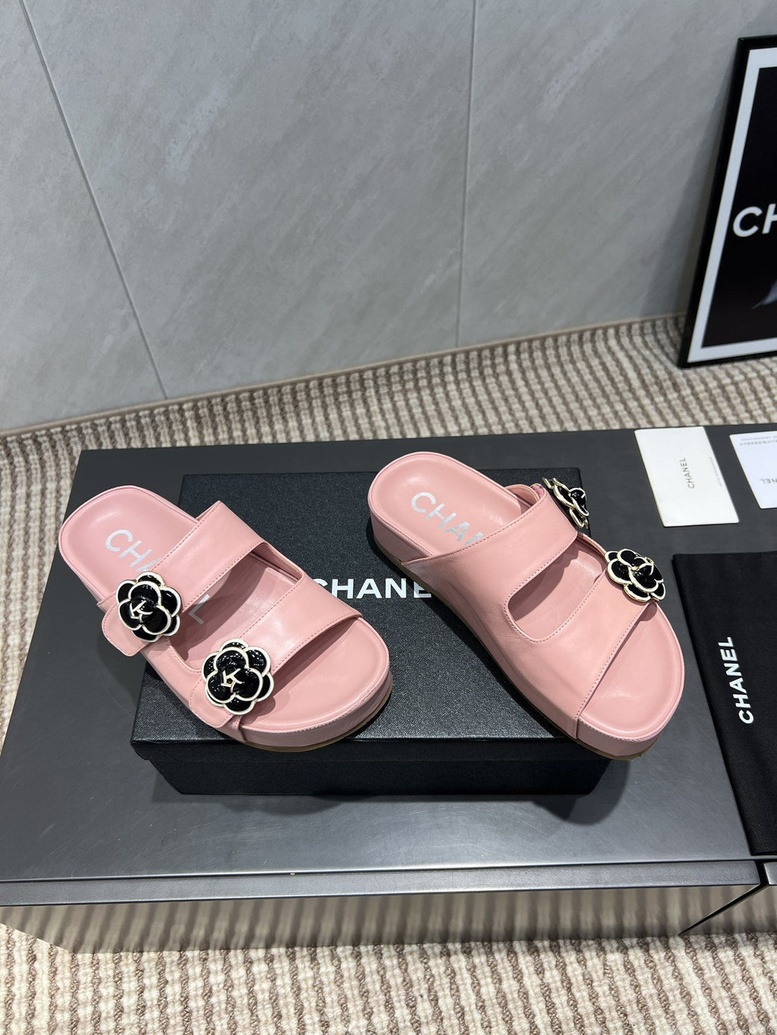 CC 25SS Flower Buckle Platform Beach Slides In Pink Cowhide
