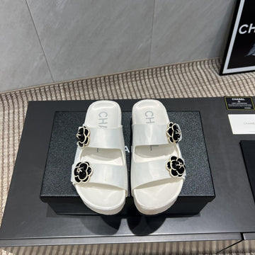 CC 25SS Flower Buckle Platform Beach Slides In White High-Mercerized Sardine