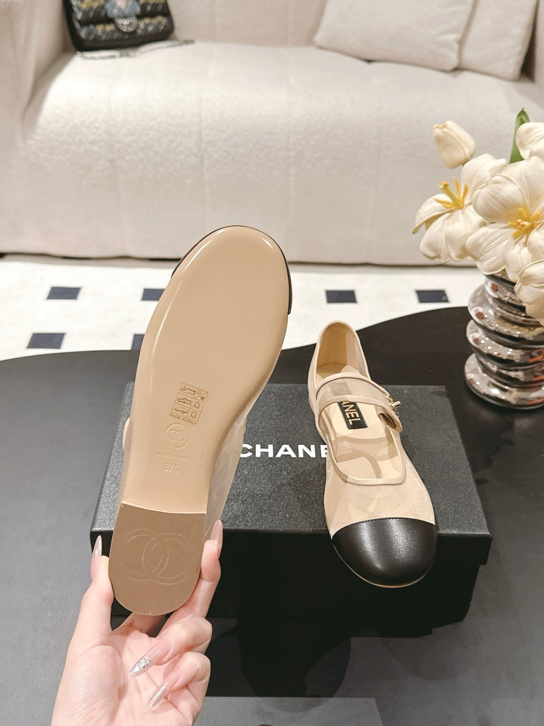 CC 25S Coco Beach Mary Jane Flats Beige And Black Mesh Cowhide 329017