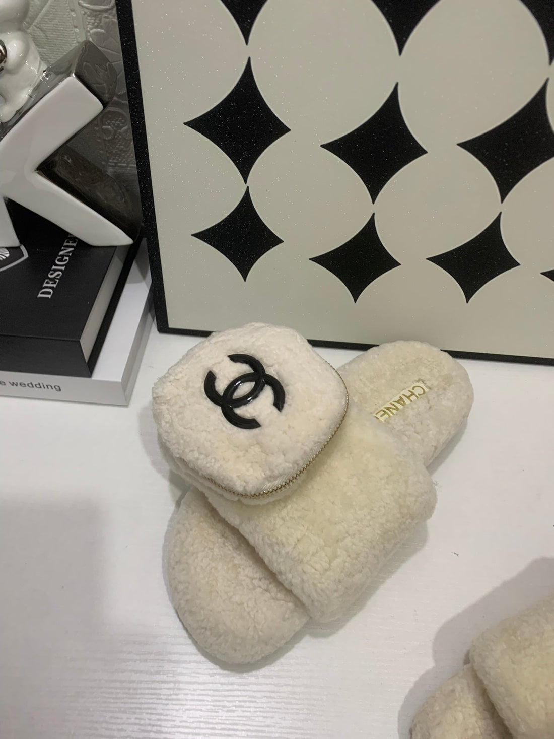 CC 25S Logo Slippers Beige Shearling 455074