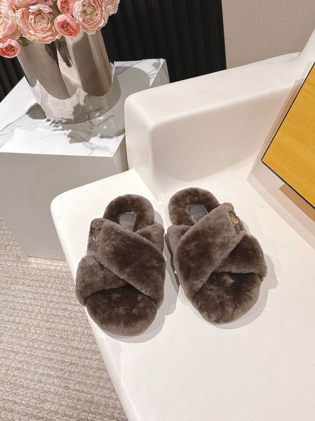 Fendi F013 2025SS Fluffy Slippers Brown Lambswool 467195