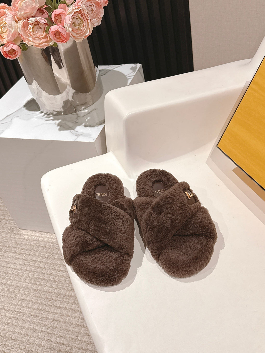 Fendi F013 2025SS Fluffy Slippers Chocolate Brown Lambswool 467193