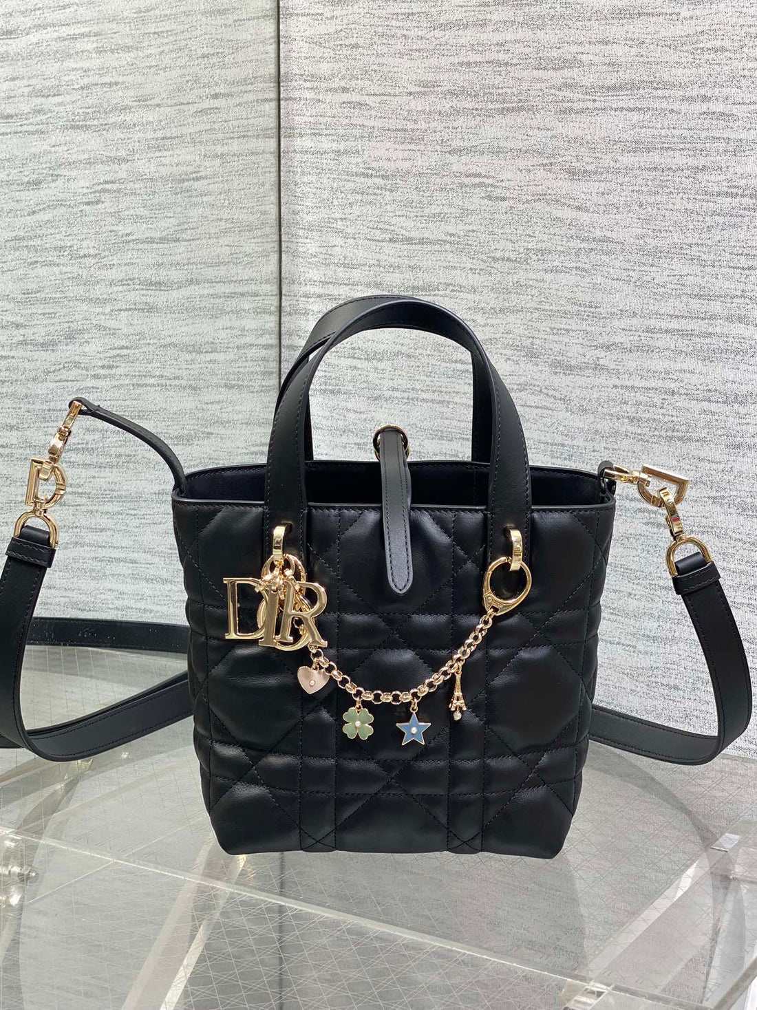 CD Toujours Vertical Small Built-In Lucky Charm Chain 18CM Black Lambskin