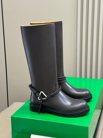 Bv 25FW James Boots With Coaxial Detailing And Signature Metal Triangle In Fondant Calfskin