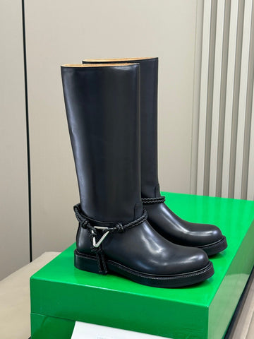 Bv 25FW James Boots With Coaxial Detailing And Signature Metal Triangle In Black Calfskin