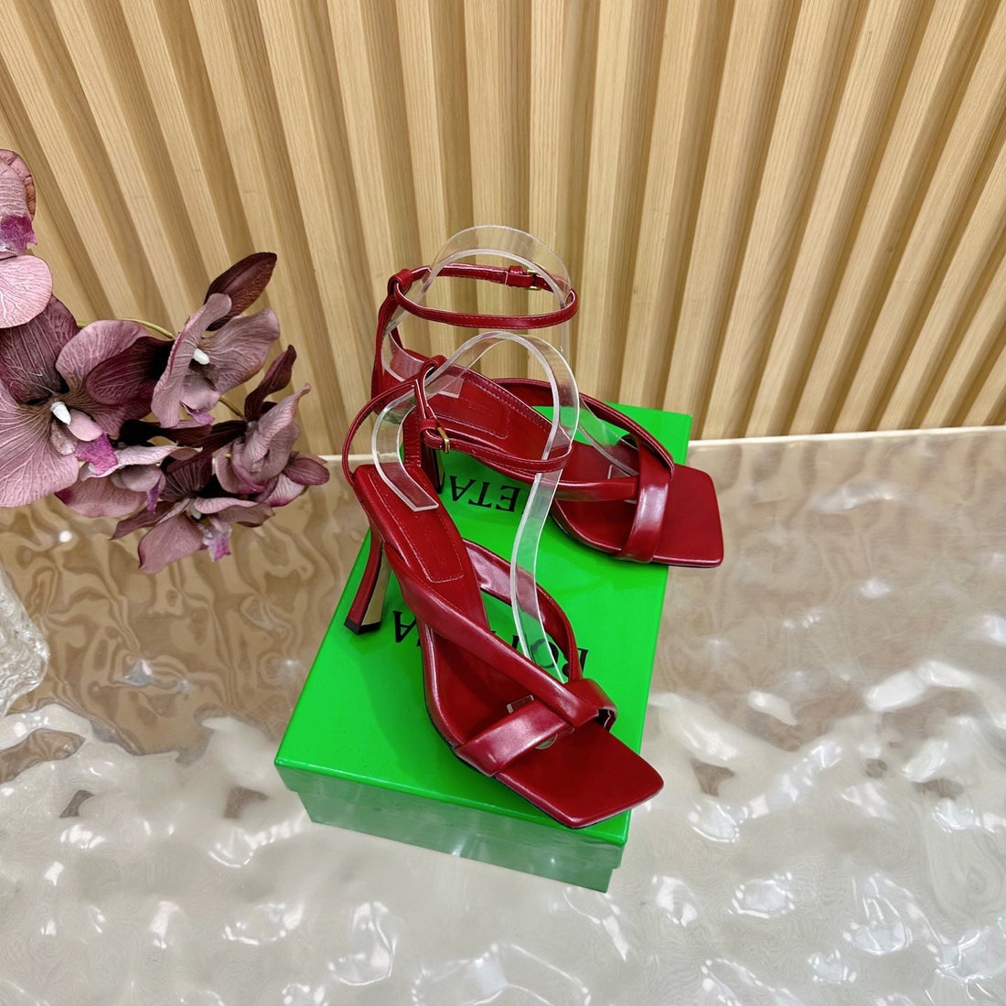 Bv 25SS Flat-Soled High-Heeled Ankle Strap Sandals Red Shiny Calfskin