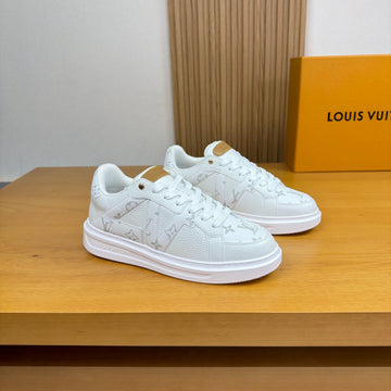 LV High-Quality Casual White Sneakers 194599