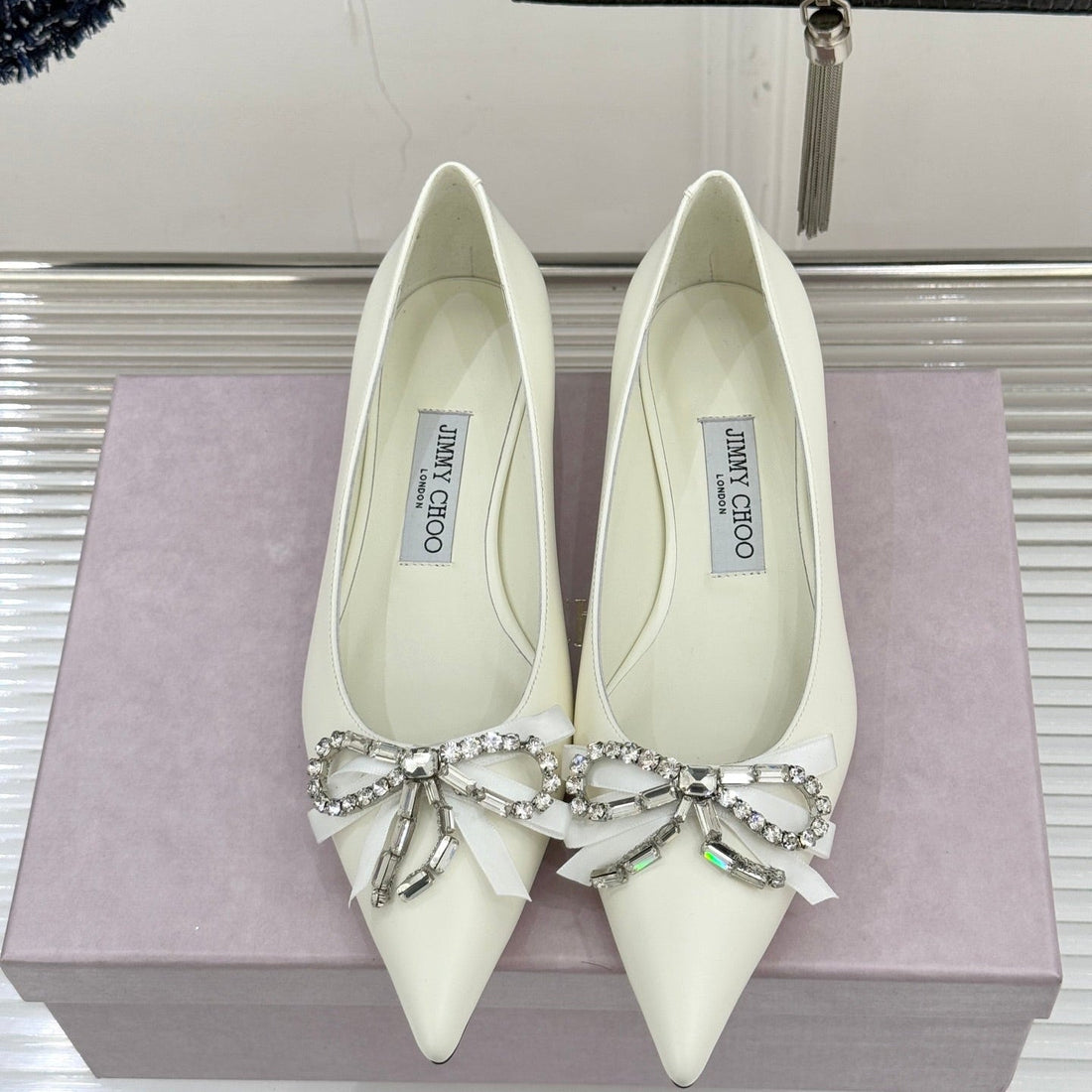 Jimmy Choo 26WF Pointed Toe Rhinestone Bow Chunky Heel White Sheepskin 573542