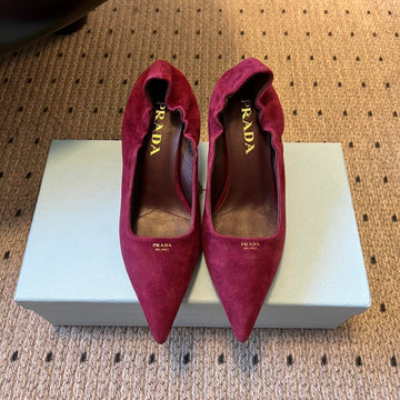 Prada 25SS Burgundy Pointed Toe Low-Cut Heels In Suede 580370