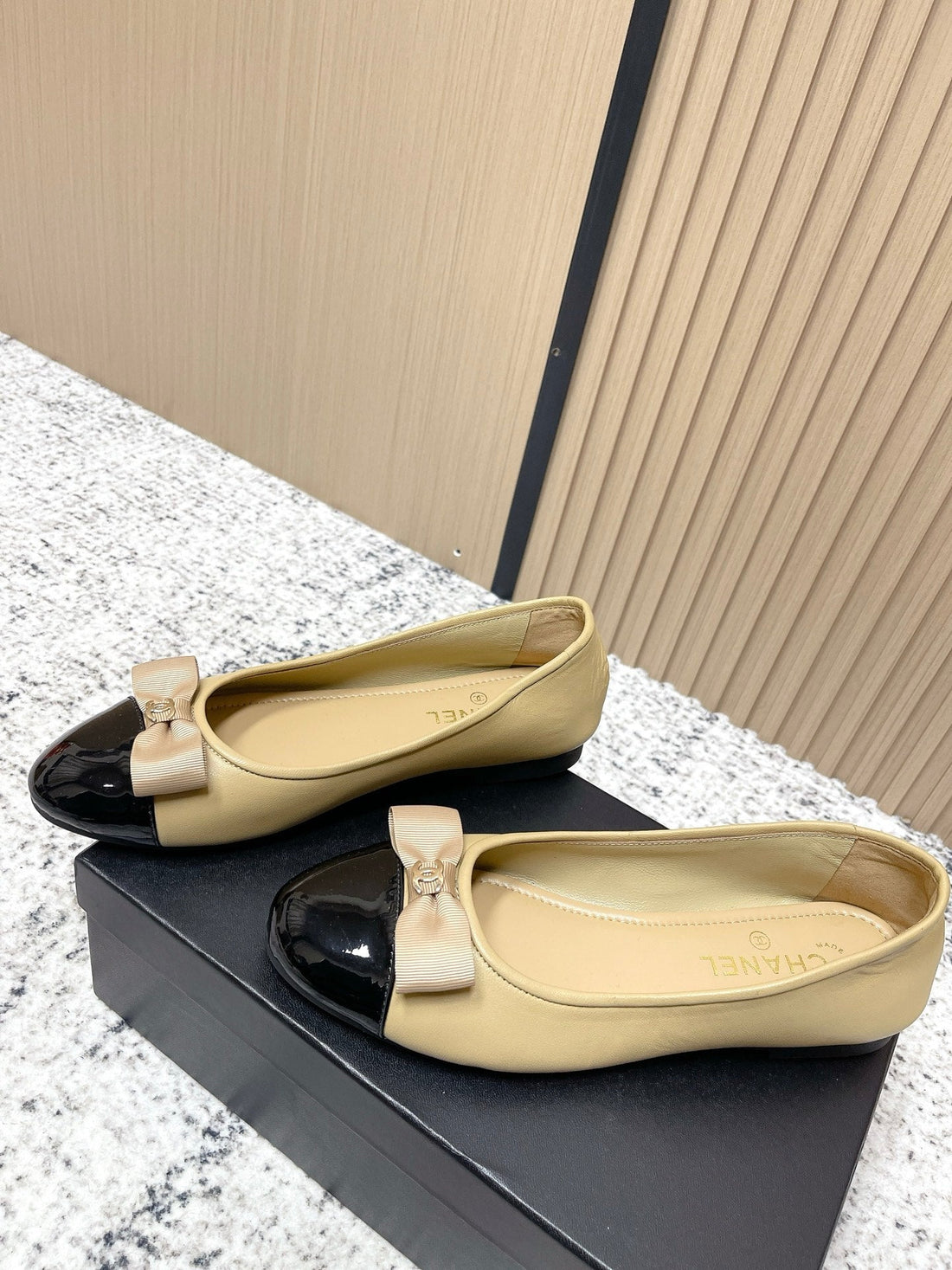 Chanel Interlocking CC Logo Beige Black Ballet Flat In Lambskin 591390