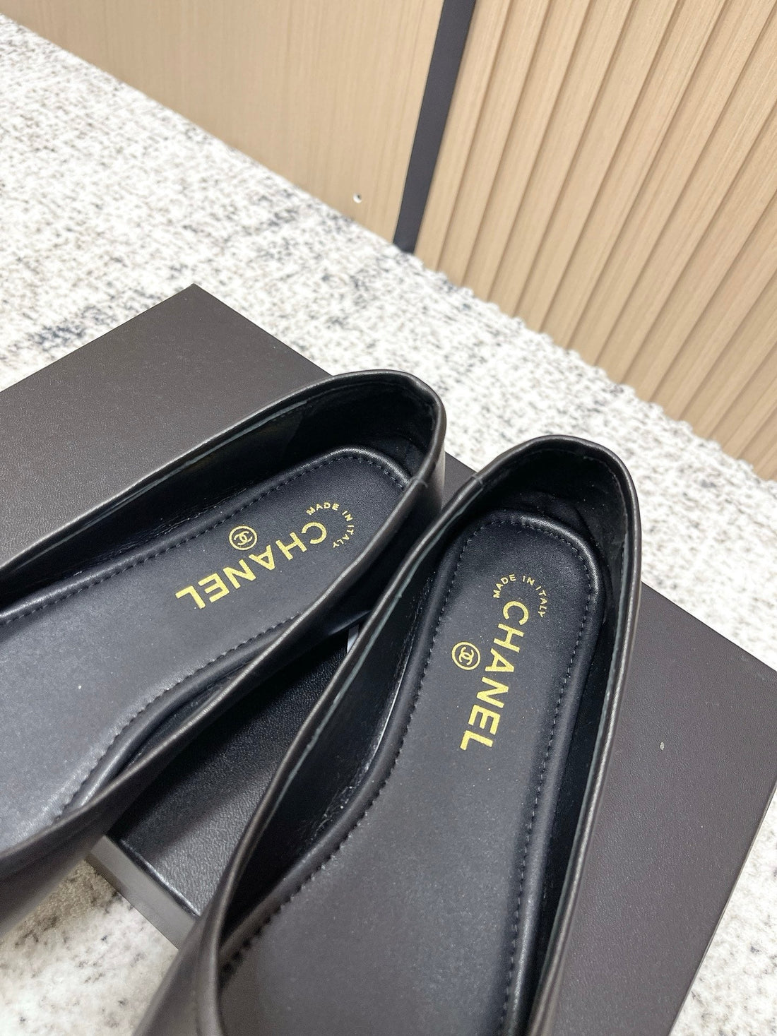 Chanel Interlocking CC Logo Black Ballet Flat In Lambskin 591388