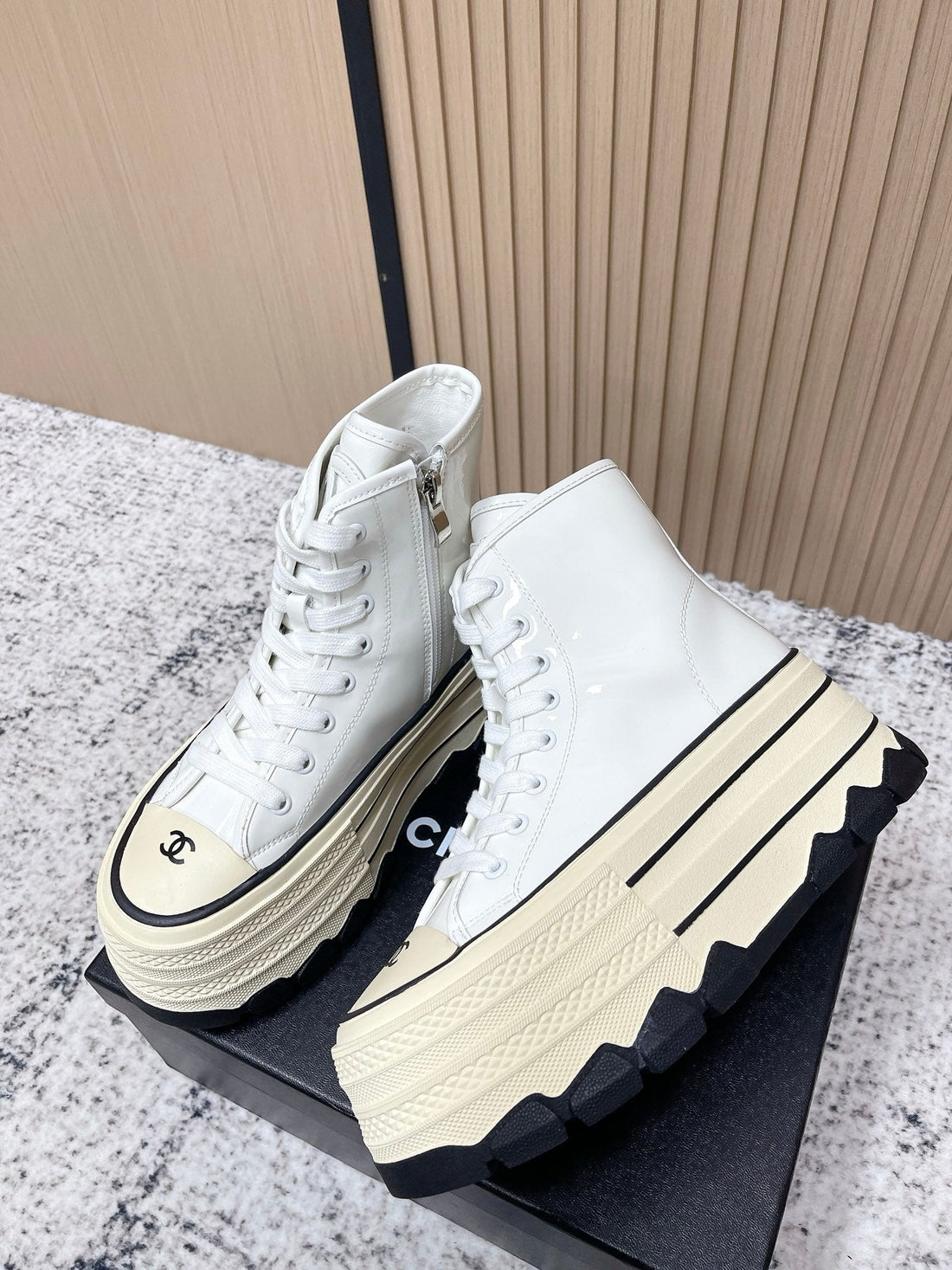 Chanel Platform High-Top Casual White Sneakers In Cowhide 591372