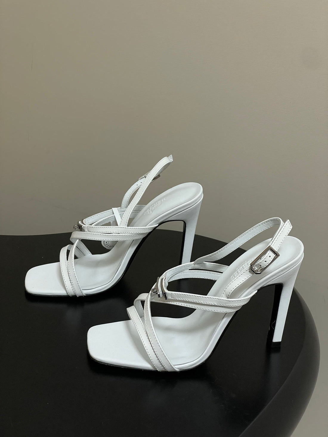Hm Muse Sandal 100 White In Calfskin 593814