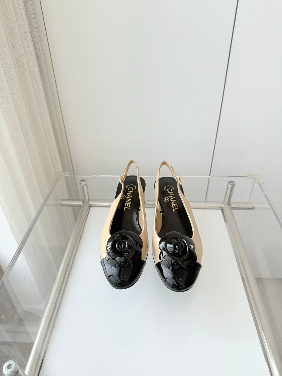 Chanel 26 Camellia High Heels 35 Beige Black In Patent Leather 597417