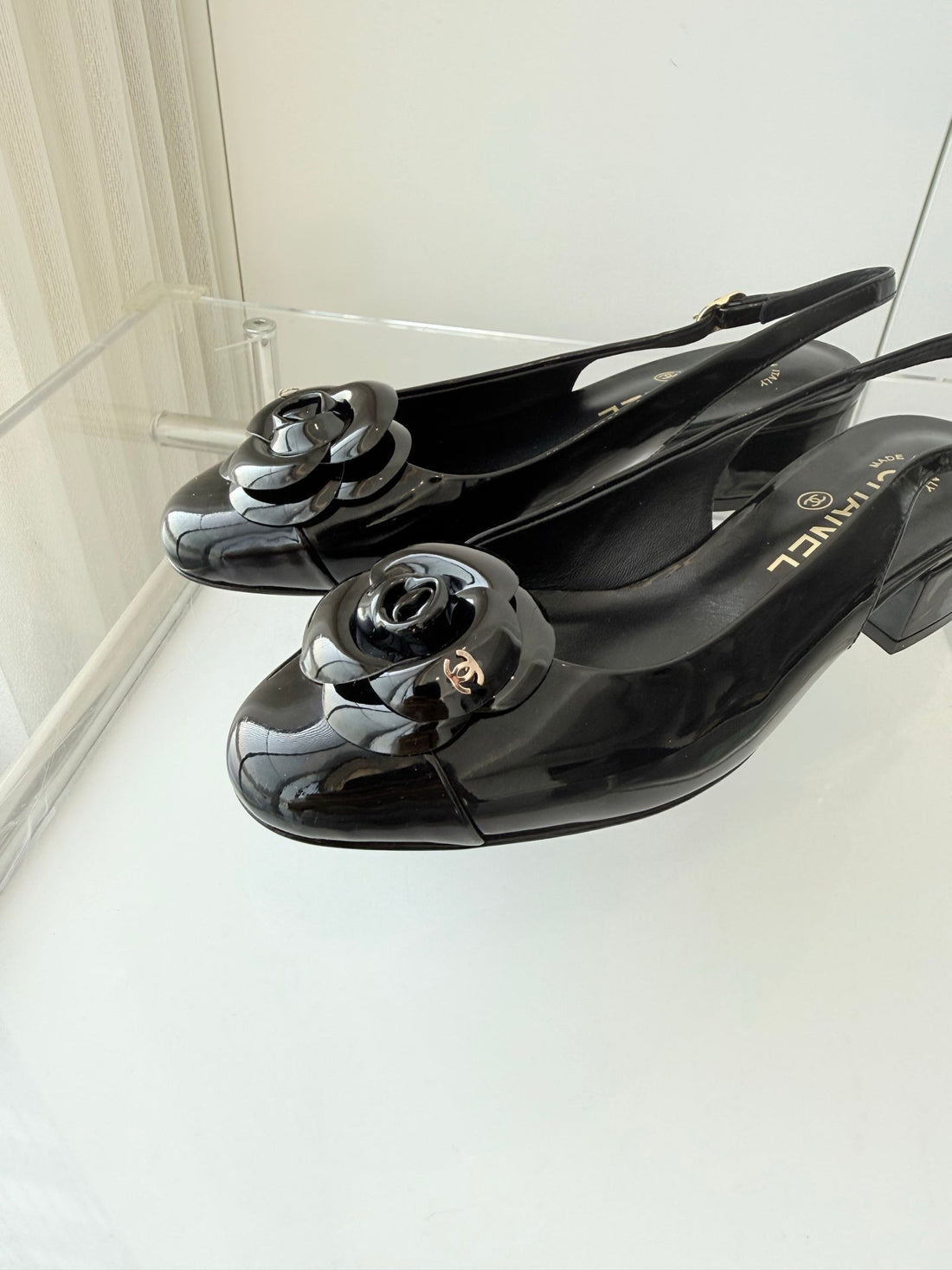 Chanel 26 Camellia High Heels 35 Black In Patent Leather 597414