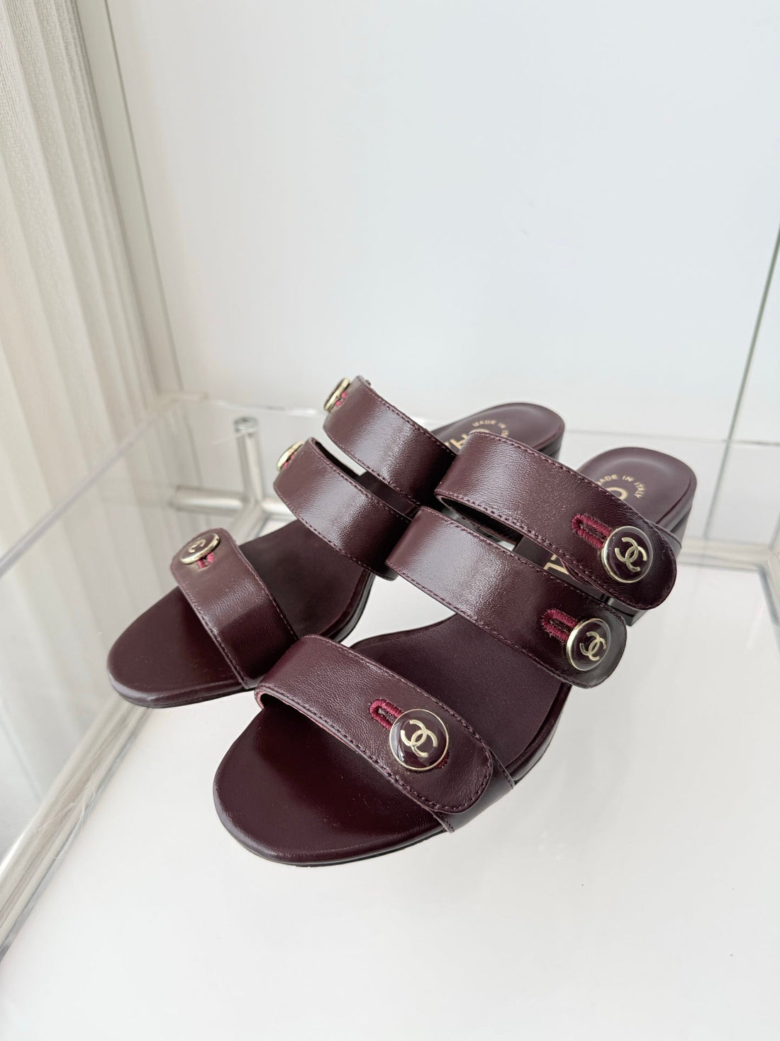 Chanel 26 Turnlock 40 Burgundy Sandal Mule In Lambskin 597397