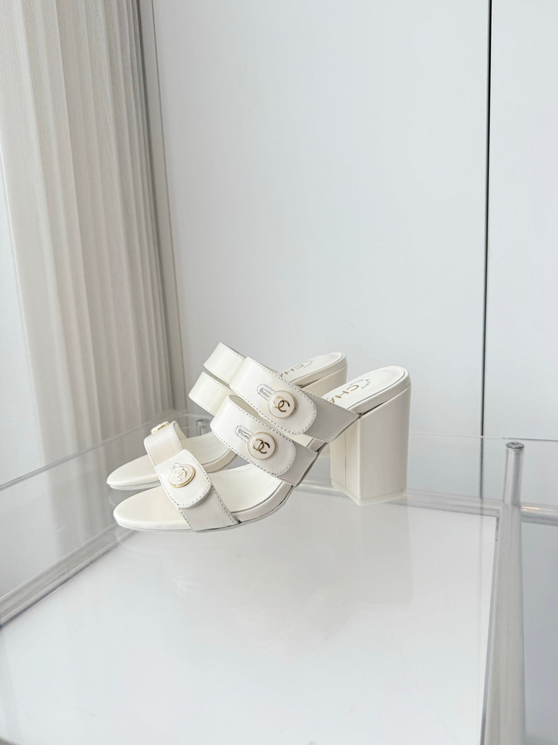 Chanel 26 Turnlock 85 White Sandal Mule In Lambskin 597395