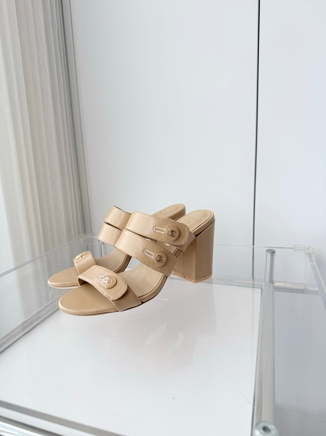 Chanel 26 Turnlock 85 Beige Sandal Mule In Lambskin 597394