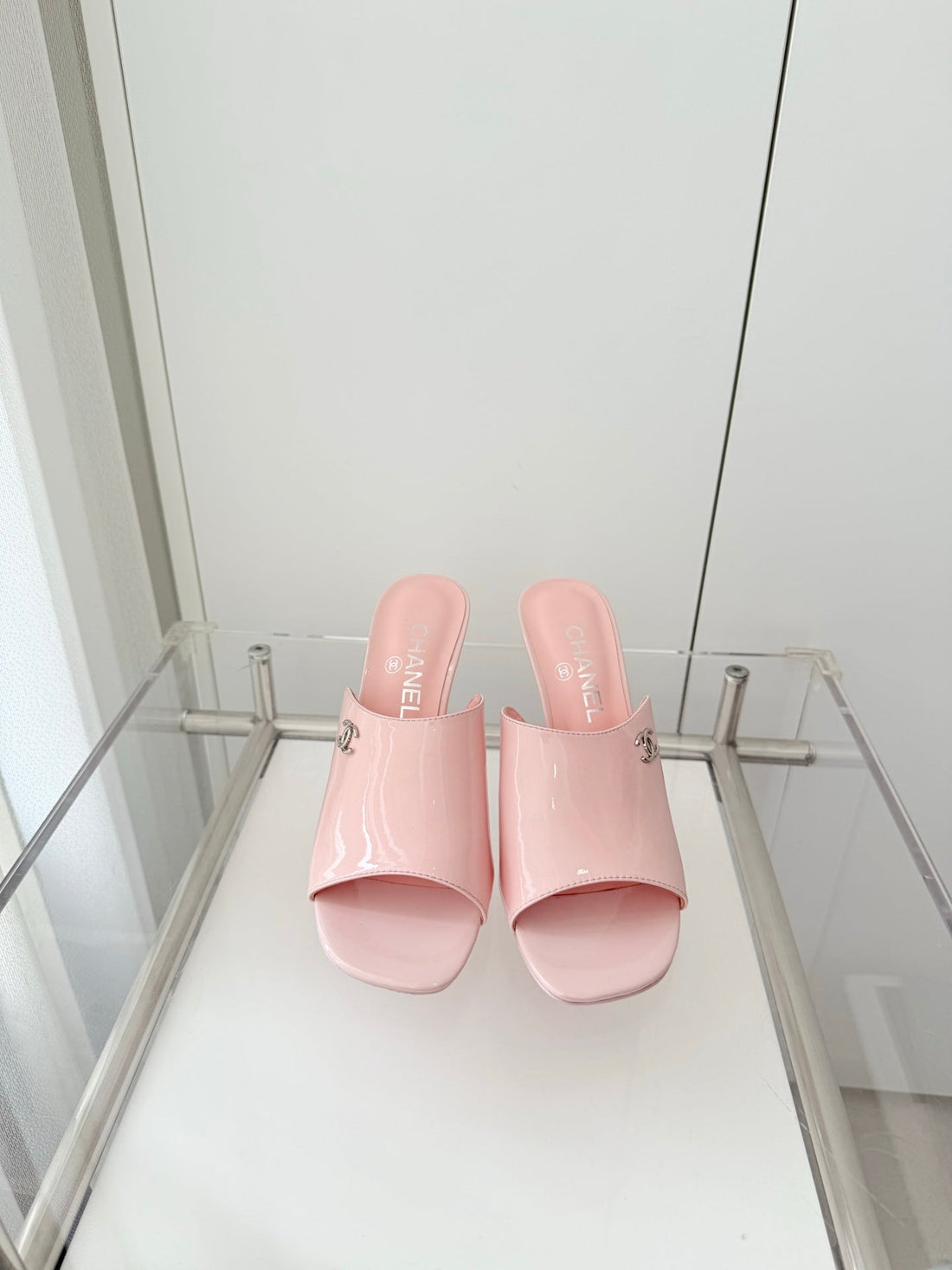 Chanel 26 Sandal 90 Pink In Patent Leather 597371